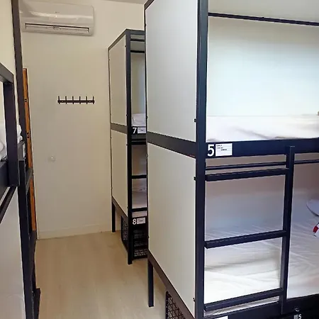 Port - Juvenil Hostel *